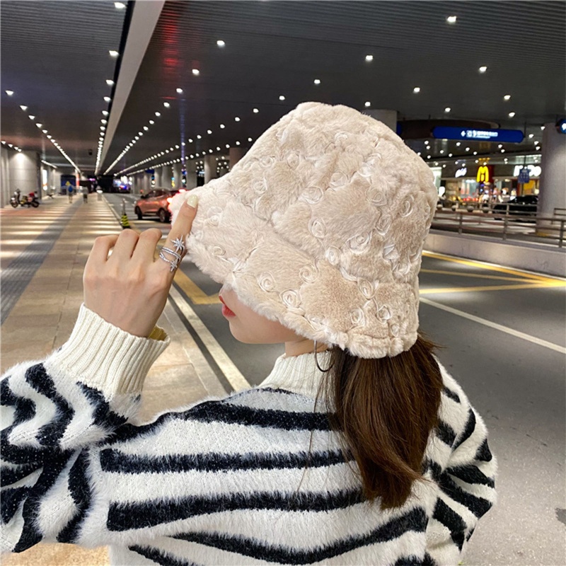 Mũ Tai Bèo Họa Tiết Hoa Hồng Giữ Ấm Thời Trang Đường Phố