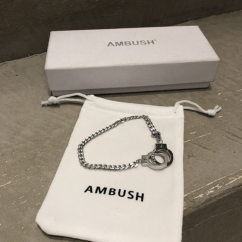 Vòng tay Ambush shackle bracelet