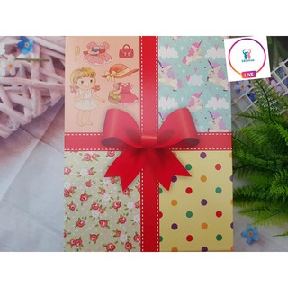 Hộp quà 23cm x 18cm x 5 cm bằng giấy cứng họa tiết dễ thương