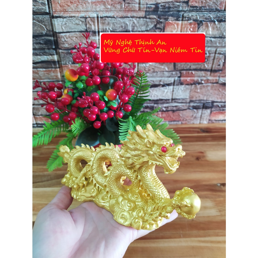 Tượng rồng cầm châu đá poly màu vàng R2000