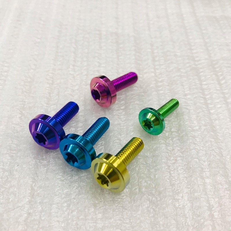 Ốc Titan 4li Nhuyễn gắn nắp dầu , Dàn áo Wave