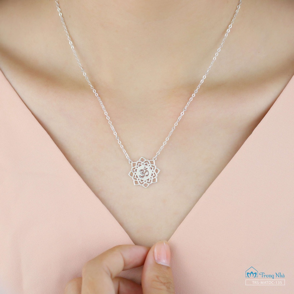 Dây chuyền Mandala và chữ Om - Trang sức Bình An - Trong Nhà