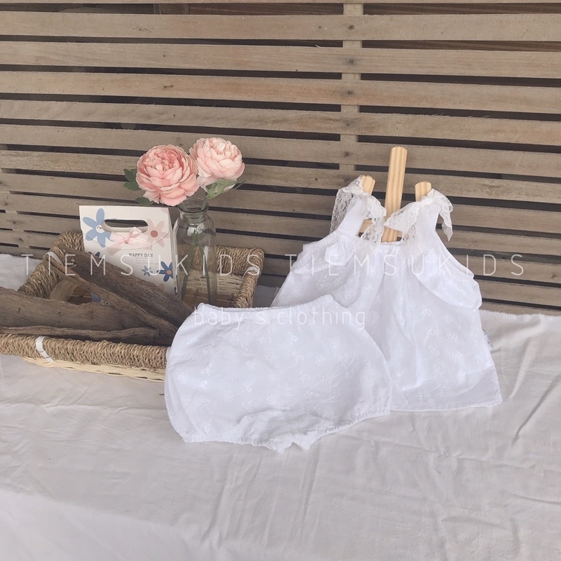 HÀNG THIẾT KẾ - Set bộ 2 dây đính nơ vai kèm quần đùi vải thô thêu cho bé