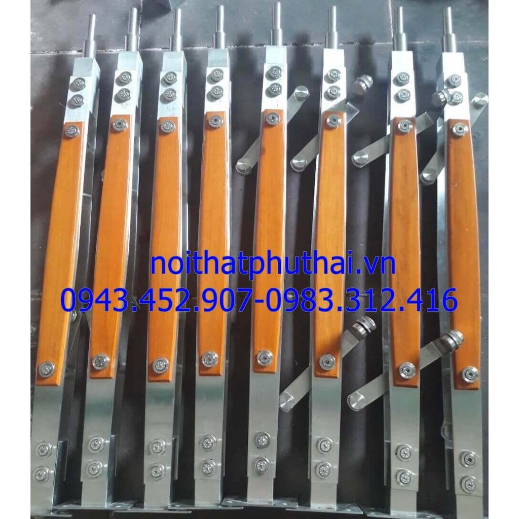 Con tiện cầu thang inox - 4 lỗ sỏ inox ống D12- bắt mặt bậc