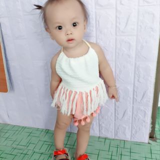 Yếm đi biển cho bé