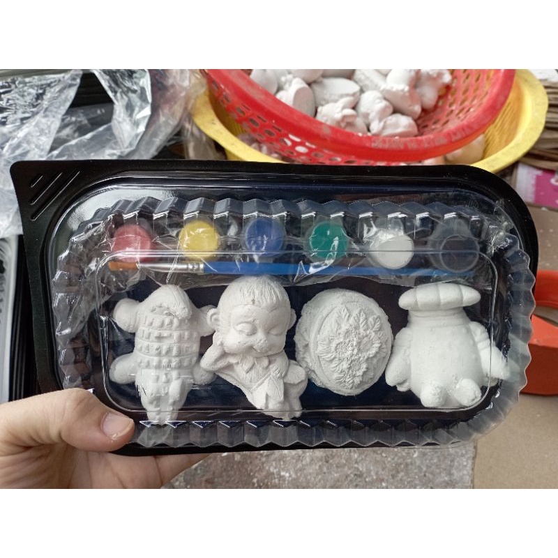 Tượng tô màu tượng thạch cao