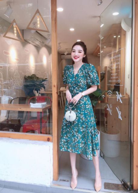 Đầm hoa đắp chéo