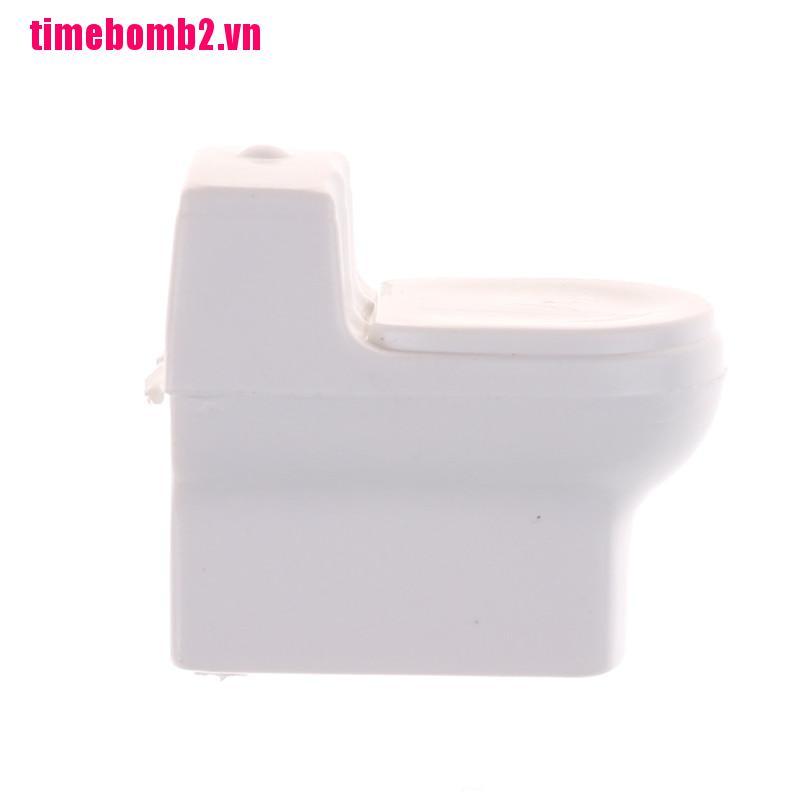 Mô hình toilet thu nhỏ dùng để trang trí nhà búp bê
