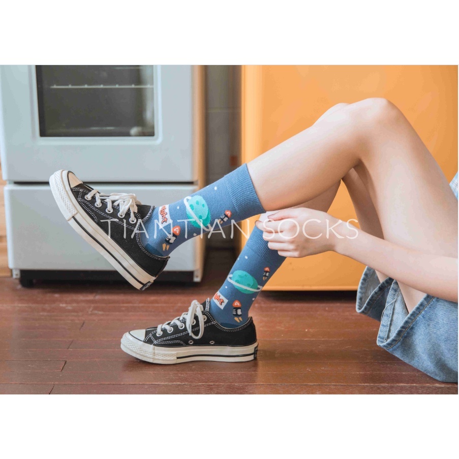 TIANTIAN T022 Tất vớ nữ  cổ cao In họa tiết Graffiti phong cách Hàn Quốc