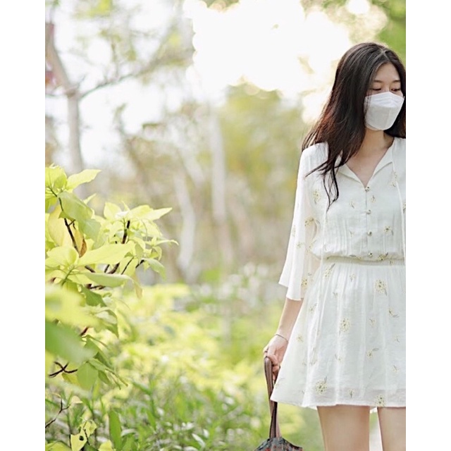 Jumpsuit vải mềm trắng hoa Ruchan
