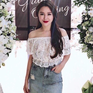 Áo trễ vai ren