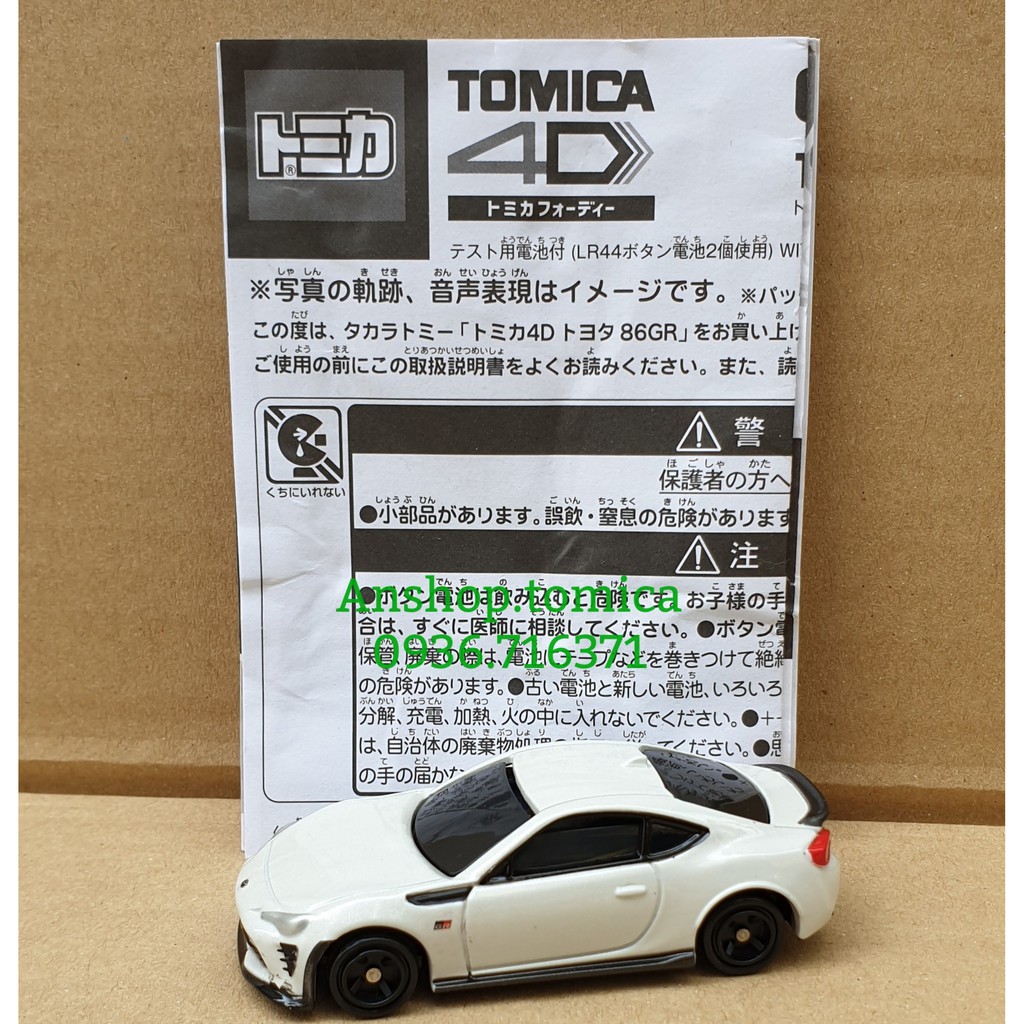 Xe mô hình Toyota màu trắng tomica 4D