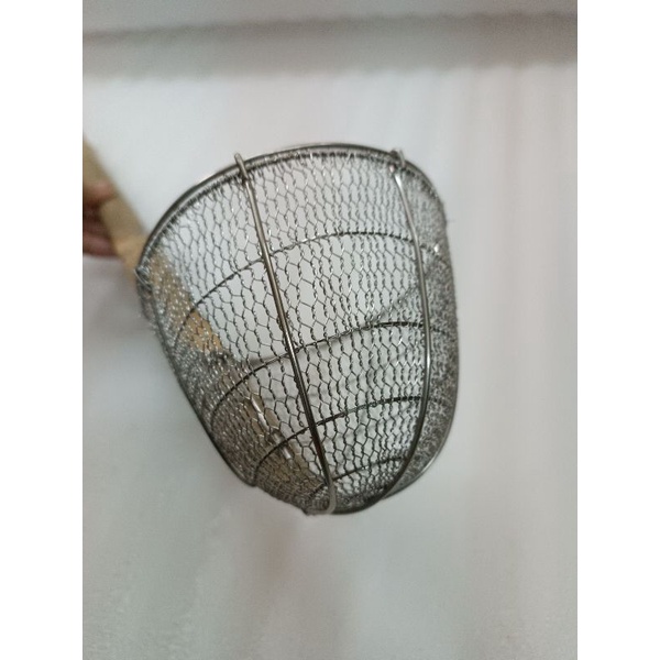 Vợt trụng hủ tiếu; mì bún phở; nam vang inox tốt ( sâu lòng) cán tre sài bền chắc chắn 11cm