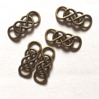 1 mặt vô cực đôi giả cổ