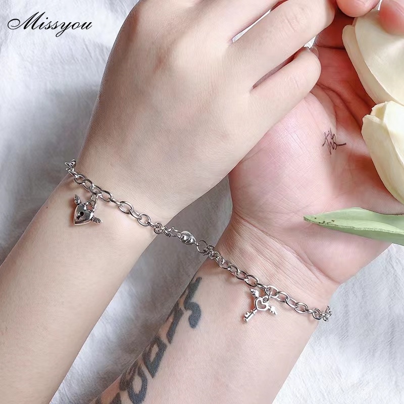 Vòng tay cặp đôi DODDER màu bạc phối mặt phụ kiện nam châm thời trang