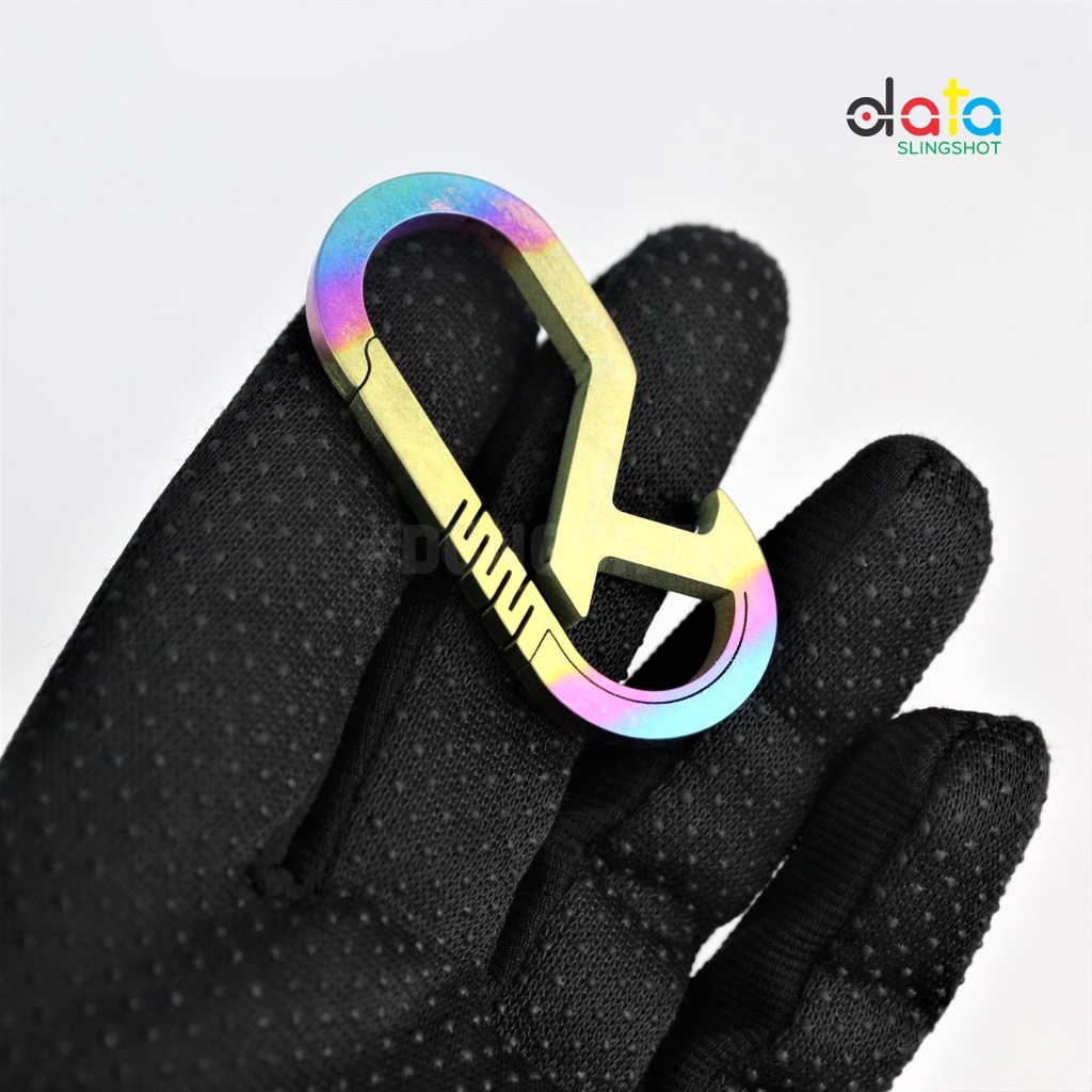Móc khóa Titan CNC khắc Logo lên màu - DATA SlingShot