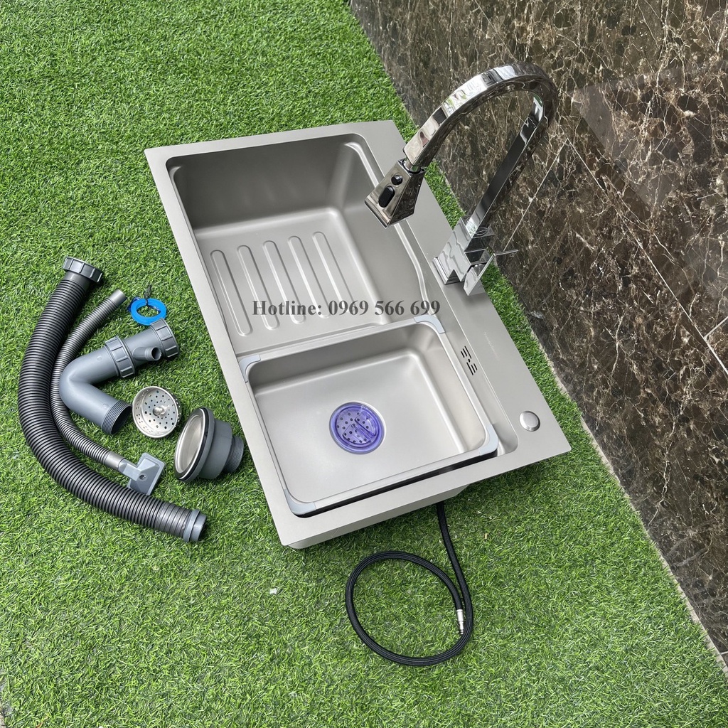 Combo chậu rửa chén 1 hố nano6845 kèm vòi rút dây nóng lạnh vuông cao cấp P8414