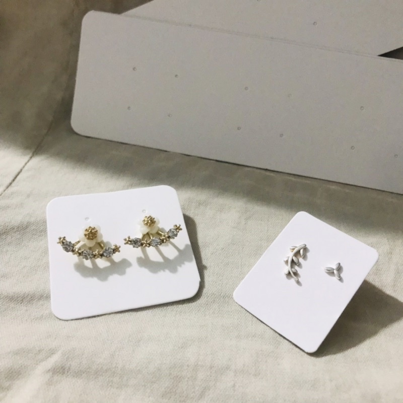 100 bìa treo khuyên trơn , thẻ treo bông tai, Earring hang tags, giấy dày, kích thước 4x3cm
