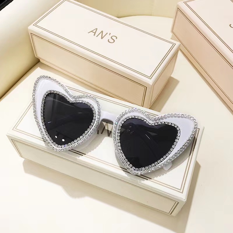 Kính Mát Hình Trái Tim Oversize Thời Trang Hàn Quốc