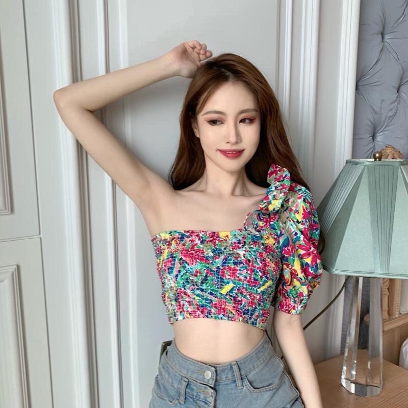 Áo croptop lệch vai hoạ tiết hoa thời trang | BigBuy360 - bigbuy360.vn