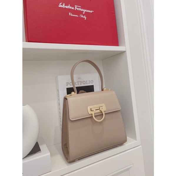 ____Salvatore feragamo super  👉 Năm nay em này hàng auth hot trở lại mạnh mẽ