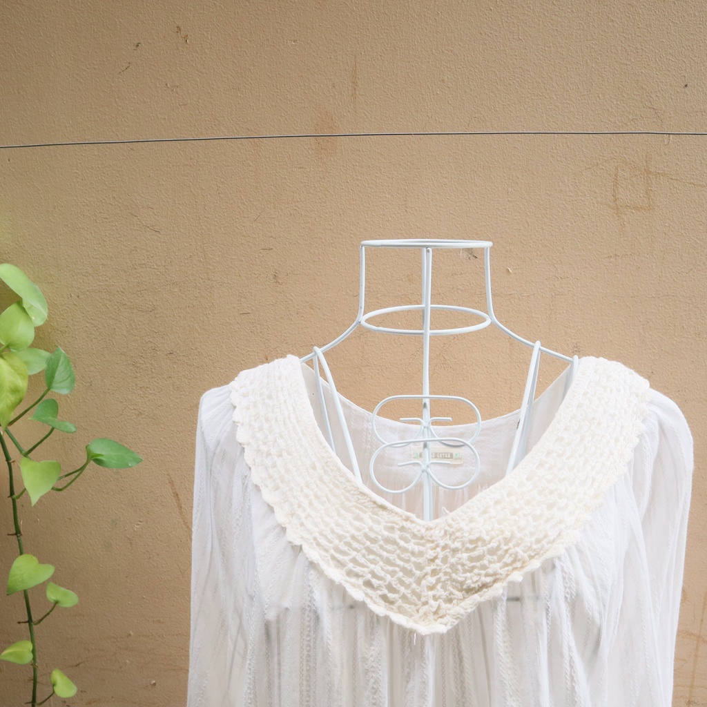 Áo trắng phối ren -2hand