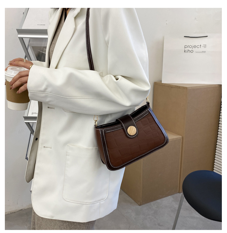 Túi đeo vai JASMIN NOIR họa tiết da cá sấu sành điệu