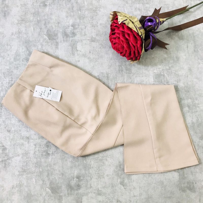 Quần ống loe lưng cao gân trước vải tuyết mưa