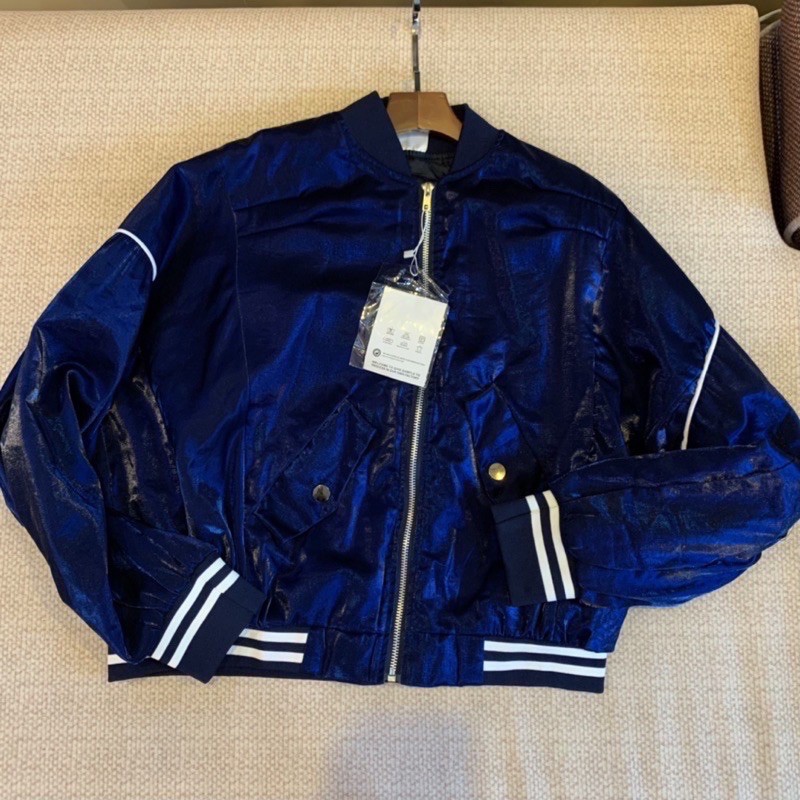 áo bomber thêu năng động