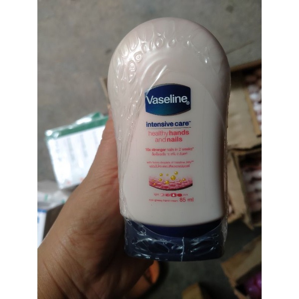 Kem dưỡng da tay và móng tay Vaselin Thái Lan