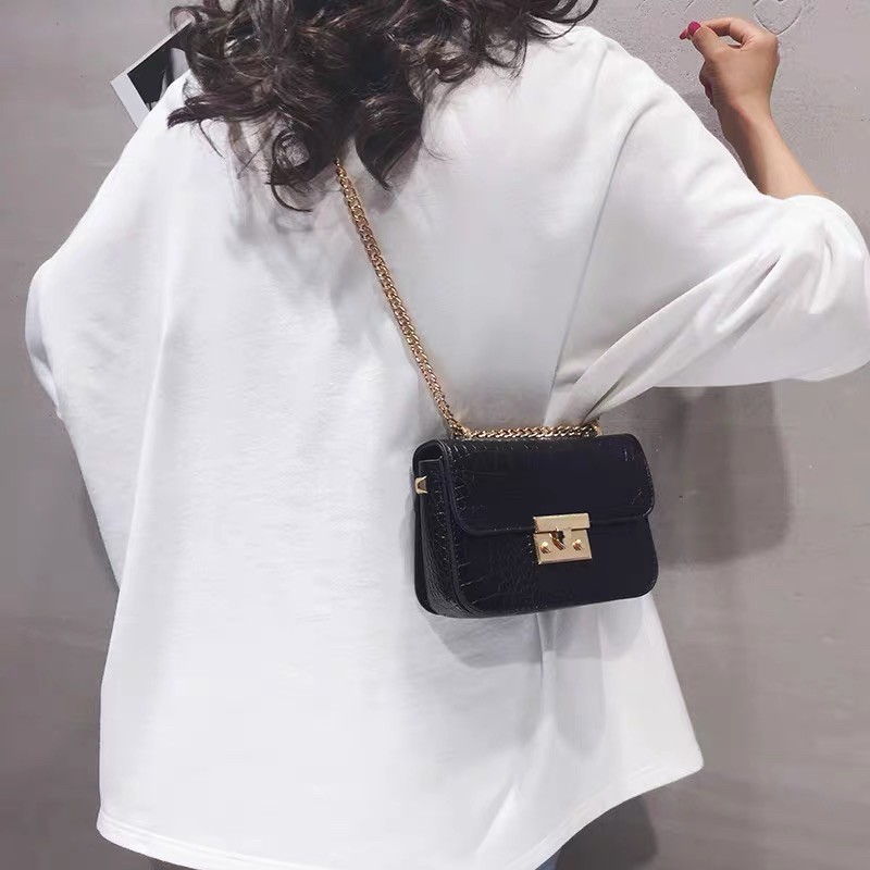 Túi đeo chéo cổ điển