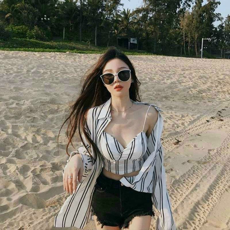 Set áo bra kèm sơ mi kẻ đi biển