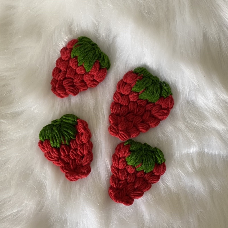 Hoa dâu len móc đính áo Cardigan