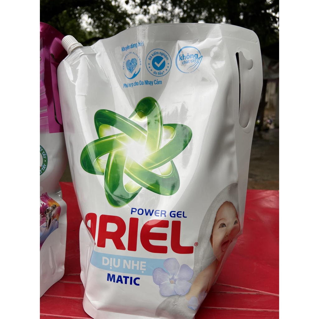 NƯỚC GIẶT ARIEL MATIC DỊU NHẸ HƯƠNG SẢ 2,15kg