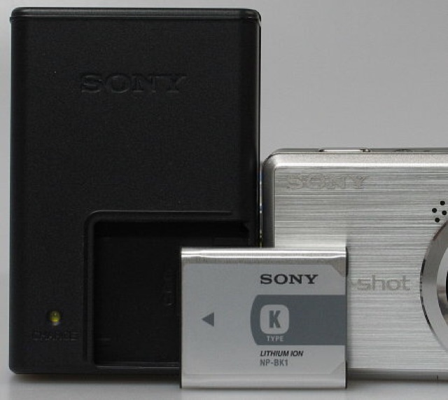 Sạc pin Sony NP-BK1 / NP-FK1, Sạc dây