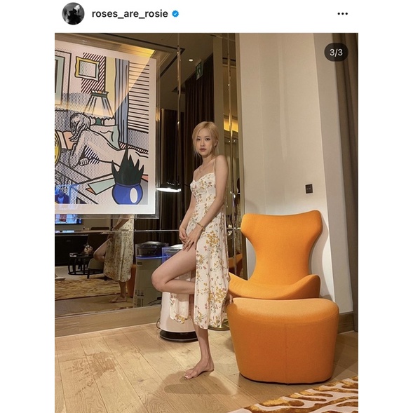 Váy xẻ tà hoa nhí giống cô Park siêu hot