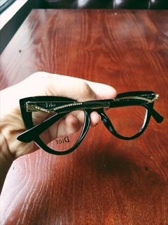 Kính mắt mèo
