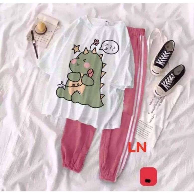 Sét áo khủng long in hình + quần 2 sọc jogger màu hồng DA