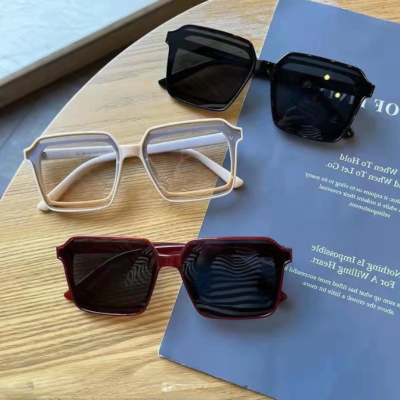 (KIQI-FASHION) COD Kính Mát Hình Vuông Chống Tia Uv400 Thiết Kế Đục Lỗ Thời Trang Mùa Hè Chất Lượng Cao Cho Nam Và Nữ