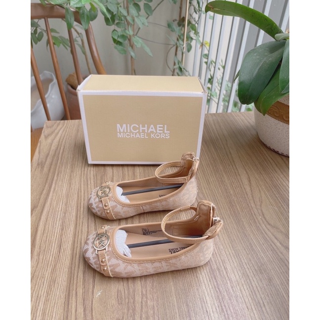 Giầy mk bé gái full box