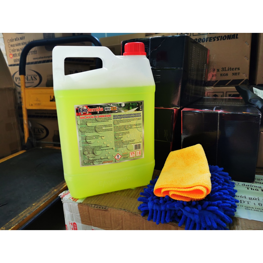Dung Dịch Rửa Xe Không Chạm Ekokemika BIO 25 Tặng Khăn và Bao Tay Rửa Xe 5L