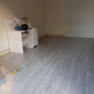 Sàn nhựa tự dán cao cấp