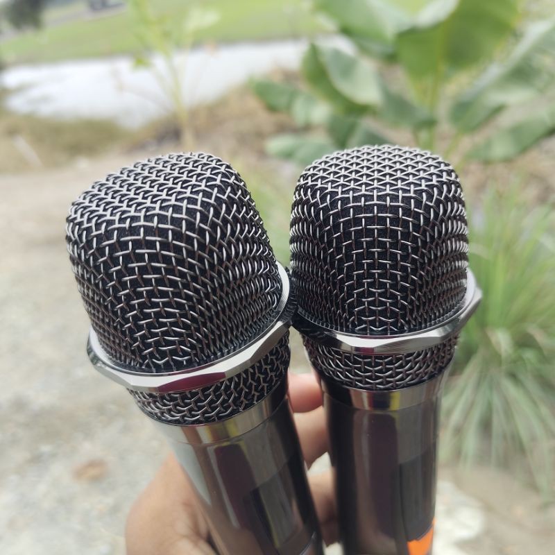 Micro Karaoke Kim Loại Sóng UHF Tần Số Cao Cấp - Mic Cho Mọi Loa Kẹo Kéo - Mẫu Mới Nhất - Thu Giọng Hát Tốt Nhẹ Nhàng