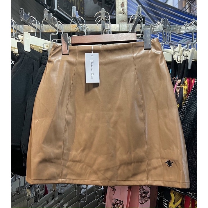 CHÂN VÁY DA CẠP CAO THÊU ONG DÁNG A QC LOẠI 1 MS23819