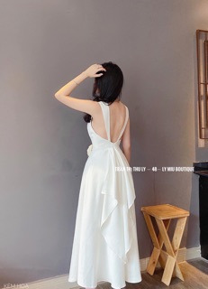 Đầm trắng xoè dự tiệc hở lưng lụa phi bóng