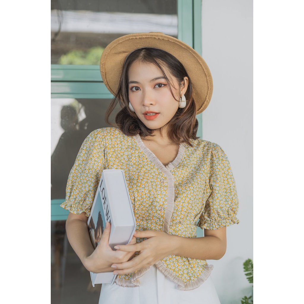 Áo kiểu nữ đẹp FM Style áo hoa nhí hoạ tiết hoa lity cổ trái tim phong cách bánh bèo siêu xinh 211001142 | BigBuy360 - bigbuy360.vn