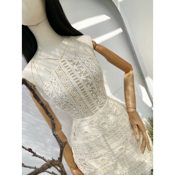 ĐẦM REN CỔ CHÉO,HOA VĂN THUÊ NỔI