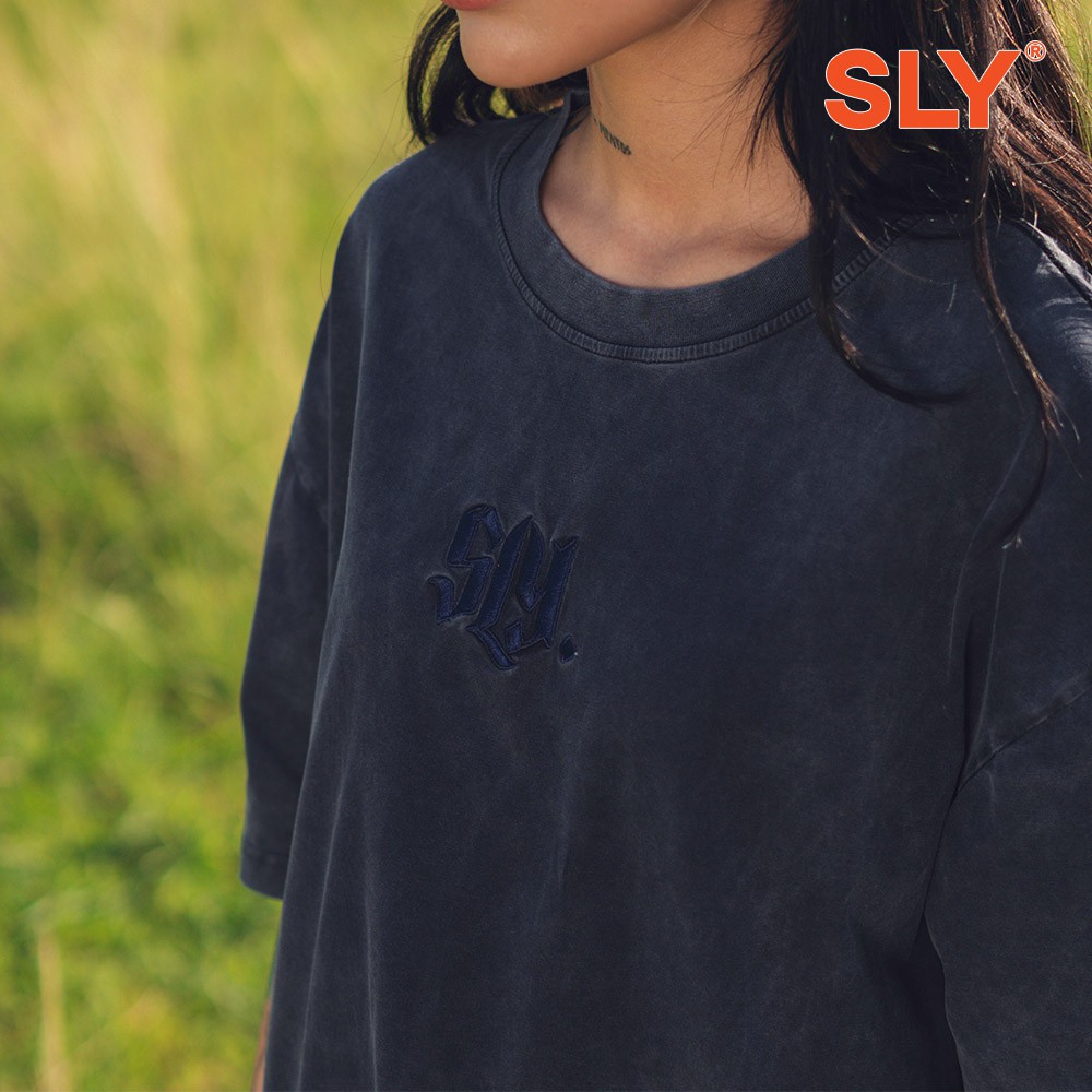 Áo thun Wash SLY Gothic màu xanh navy | BigBuy360 - bigbuy360.vn