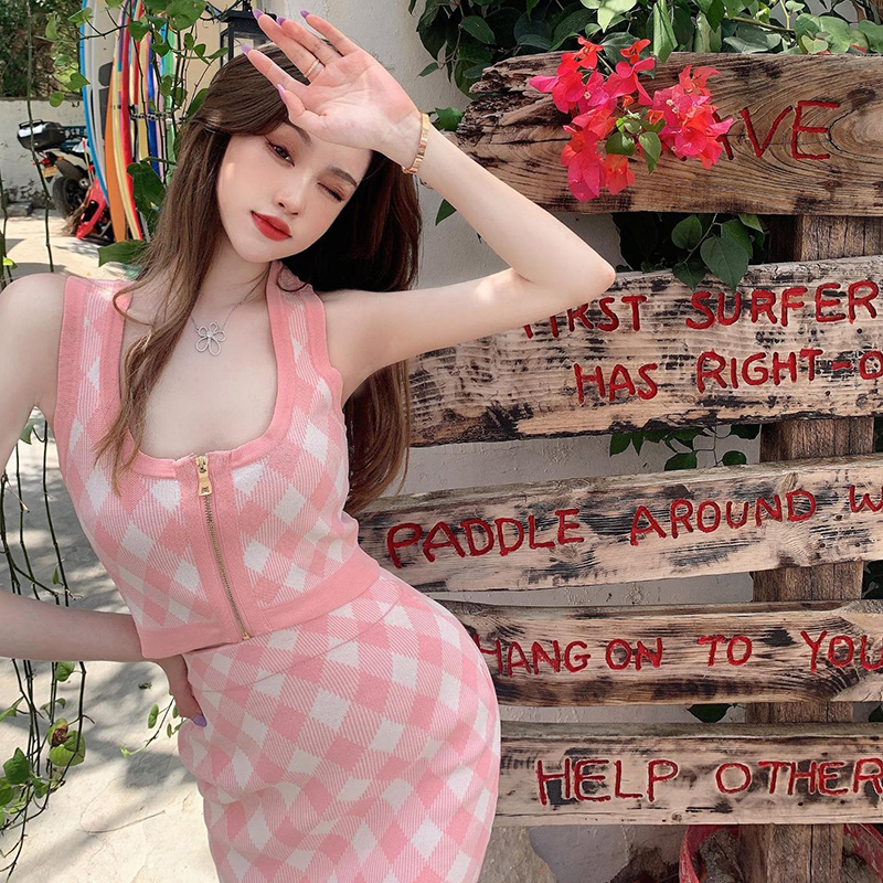 IELGY Korean version of the net red with the same sweet and tender plaid camisole + knitted skirt women
