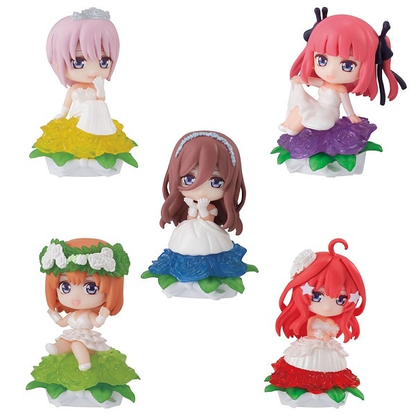 Mô hình Gacha chính hãng Nhà có 5 nàng dâu set ngồi trên hoa - HUG COT không kèm trứng.